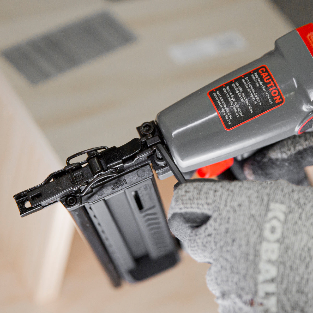 XtremepowerUS Pneumatic Brad Nailer 2-in-1 Nail Gun Staple Gun 18-Gauge W/ Case