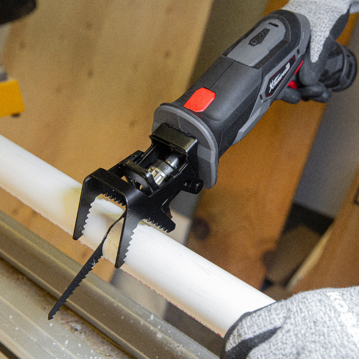 XtremepowerUS 12V MAX Cordless Reciprocating Saw Clamping Jaw w/ (3) Saw Blades