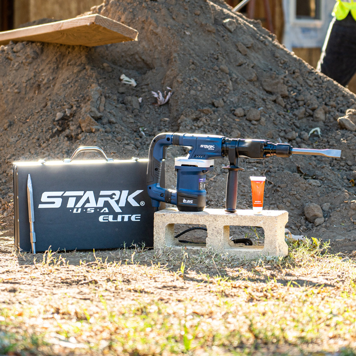 Stark USA 1200W Demolition Chipping Hammer Anti-Vibration Handle W/ Chisel Set